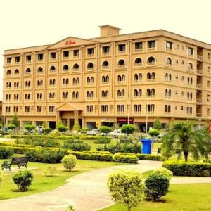 Executive 3 Bedrooms Park Face Apartment In Bahria town 