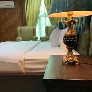 Royal motel Executive