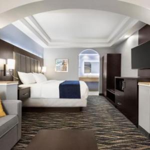 Days Inn & Suites by Wyndham Houston Hobby Airport