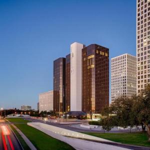 DoubleTree by Hilton Hotel Houston Greenway Plaza