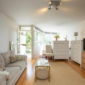 Sunlit studio in the trees walk to the beach New South Wales