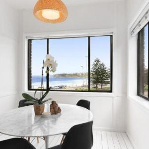 Minimalist Designer Beachfront Apartment - A Bondi Beach Holiday Home