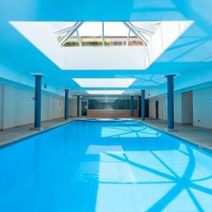 Newly-furnished 2-Bed Apartment with Gym and Pool Sydney