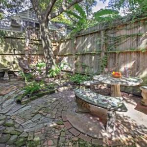 Quaint Houston Hideaway with Yard Less Than 3 Mi to Downtown