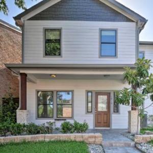 Updated Home 15 Mins to The Galleria and Uptown! Houston