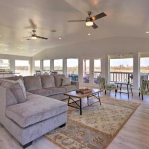 Spacious San Jacinto River Home with Waterfront Deck