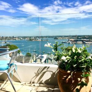 Views to die for!!! Private room in Penthouse Apartment