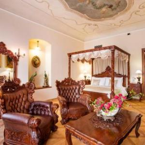 Iron Gate Hotel & Suites