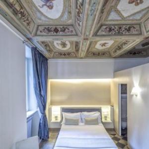Little Queen Suite