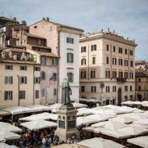 BBHOMEROME - Piazza Campo de' Fiori Luxury Flat View