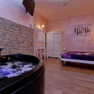 Chilling Jacuzzi Suite 