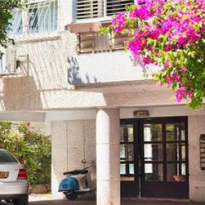 Cozy 1 BR Apt Only a 5 Minute Walk from the Beach by Sea N' Rent