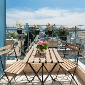 Modern Apt w/ Balcony Near The Beach by Sea N' Rent