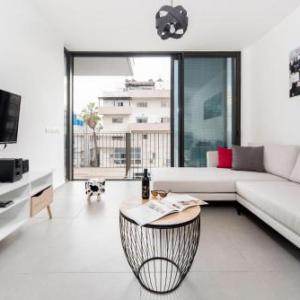 City Living Apartment w Parking  Balcony by Sea N Rent tel Aviv 