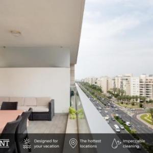 Beautiful Apts w/ Large Balcony & Parking by Sea N' Rent