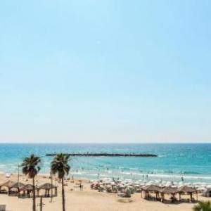 Luxury Apts 5-min Walk to Gordon Beach by Sea N' Rent