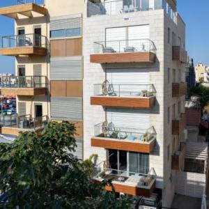 mr. Yavos   By tLV2GO