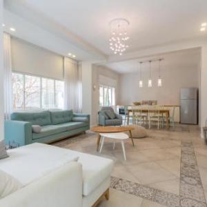 Charming 2 Bdr Apartment Garden Dizengoff #TL41