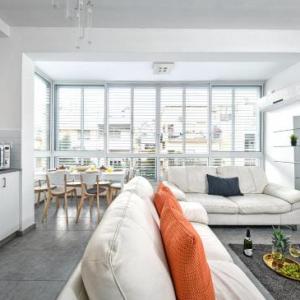 Quiet Street in a Central Location Classic Apt by Sea N' Rent