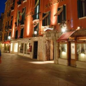 Hotel Saturnia & International