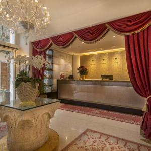 Hotel A La Commedia
