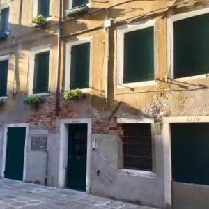 Venice mirrors