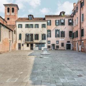 Ca' del Monastero 6 Collection Chic Apartment for 4 Guests with Lift