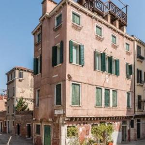 7 WINDOWS ON VENICE