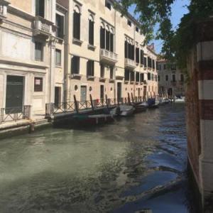 Sartor Apartment with Canal View and Private Court