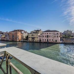 Ca' Degli Specchi Grand Canal