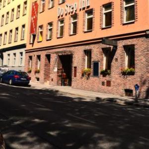 Do Step Inn  Hotel & Hostel
