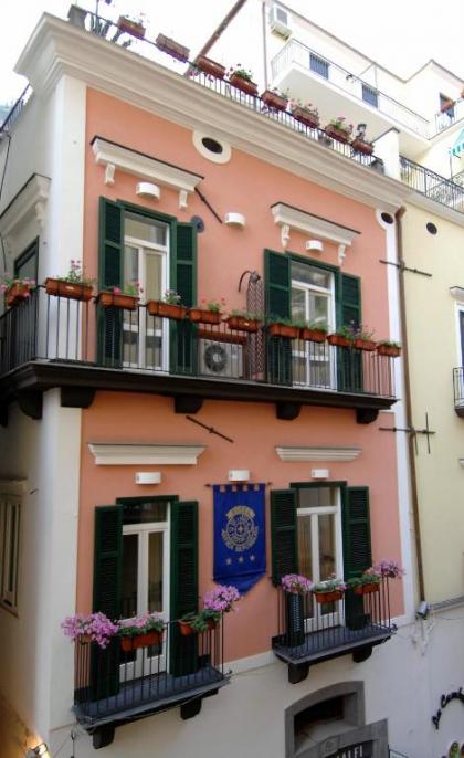 Hotel Antica Repubblica in Amalfi center at 100mt from the sea with parking - image 2