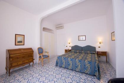 Grand Hotel Excelsior - image 11