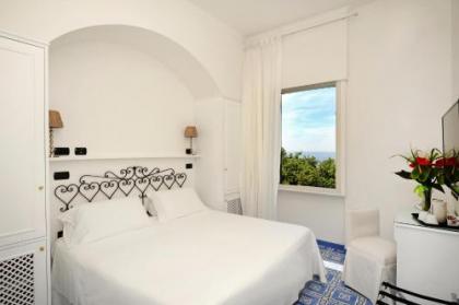 Hotel Aurora - image 1
