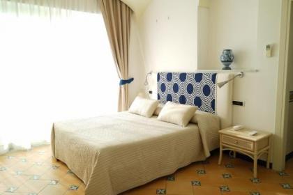 Hotel Bellevue Suite - image 13