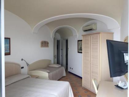 Hotel Bellevue Suite - image 9