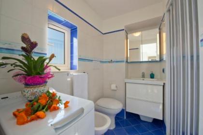 Blu Rose - image 8