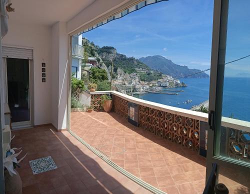 Bouganville & Sea - image 3