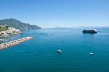 Bouganville & Sea - image 4