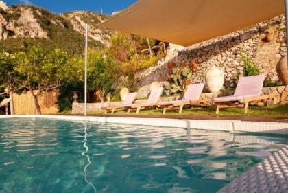 AMALFI - VILLA DI LUSSO A PICCO SUL MARE - image 2