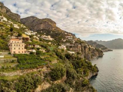AMALFI - VILLA DI LUSSO A PICCO SUL MARE - image 4