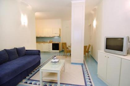 Aurora Apartments - image 14