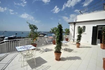 Core Amalfitano City Suites - image 1