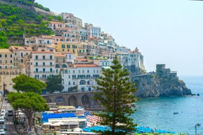 Amalfi Moon - image 10