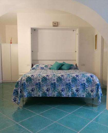 Amalfi Small Wonder Tiny Town House - image 10