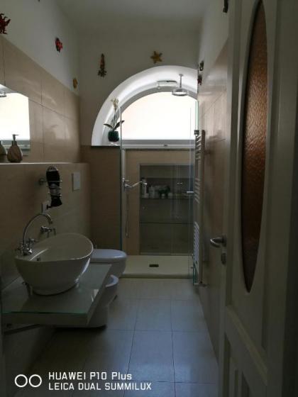 Amalfi Small Wonder Tiny Town House - image 12