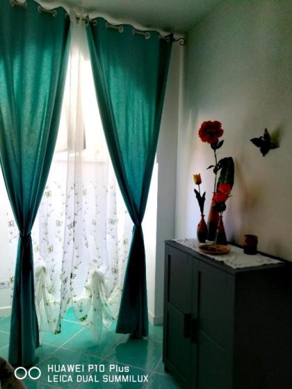 Amalfi Small Wonder Tiny Town House - image 16