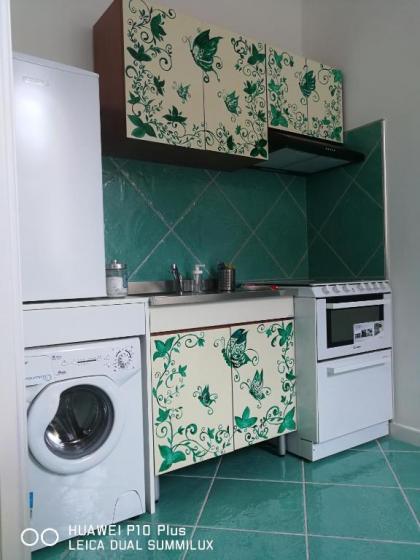 Amalfi Small Wonder Tiny Town House - image 17