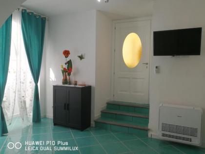 Amalfi Small Wonder Tiny Town House - image 18