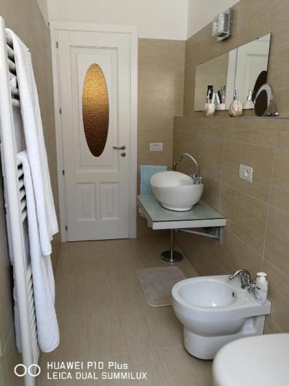 Amalfi Small Wonder Tiny Town House - image 8